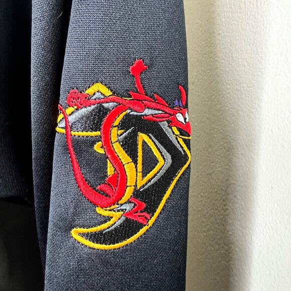 Walt Disney World Sweatshirt SMALL Dragons #8 Gwythaint & Mushu Crewneck Gray - Picture 7 of 8